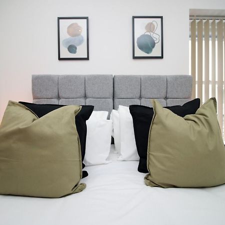 No 2 Under The Clock By Ssw - 2Br, Right In The City Centre, Sleeps 6 Κάρντιφ Εξωτερικό φωτογραφία