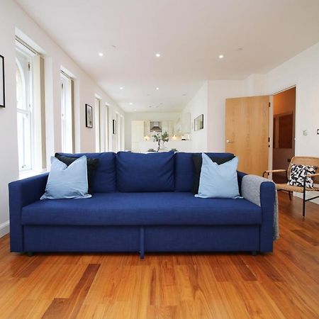 No 2 Under The Clock By Ssw - 2Br, Right In The City Centre, Sleeps 6 Κάρντιφ Εξωτερικό φωτογραφία