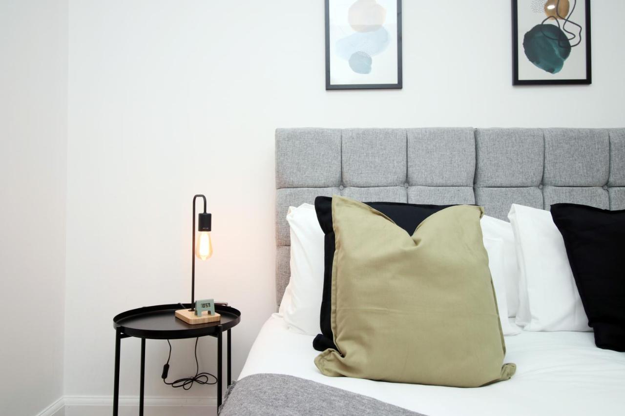 No 2 Under The Clock By Ssw - 2Br, Right In The City Centre, Sleeps 6 Κάρντιφ Εξωτερικό φωτογραφία
