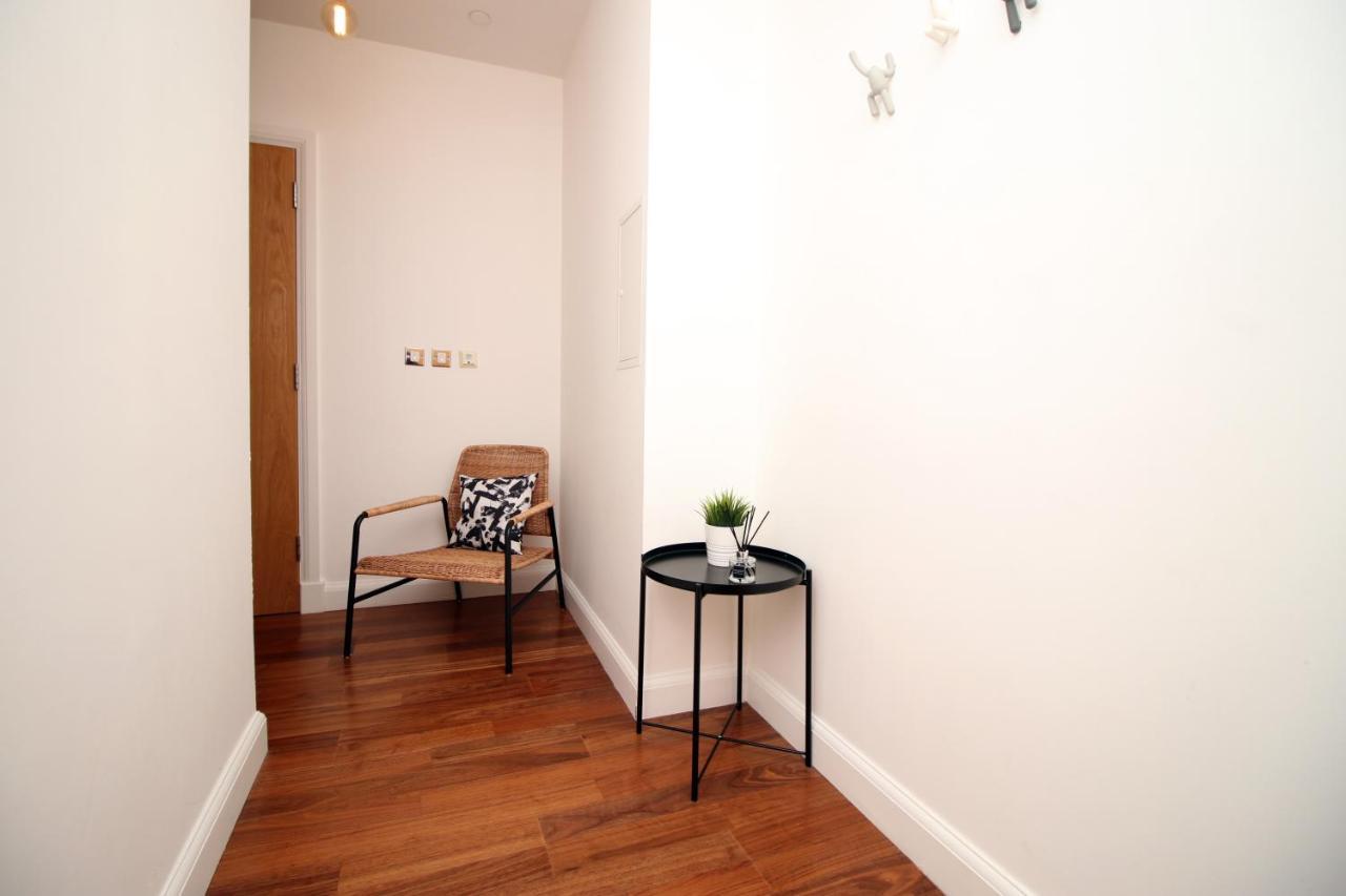 No 2 Under The Clock By Ssw - 2Br, Right In The City Centre, Sleeps 6 Κάρντιφ Εξωτερικό φωτογραφία