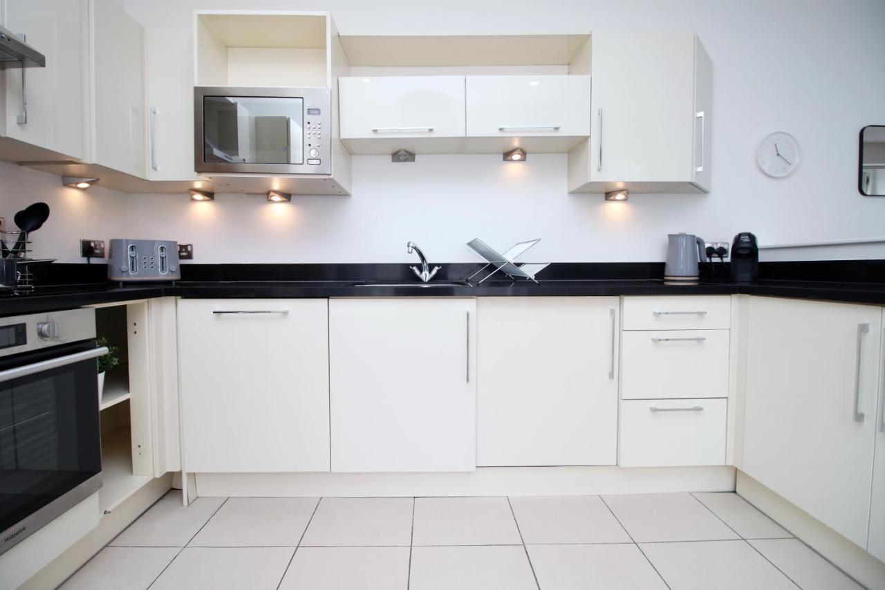 No 2 Under The Clock By Ssw - 2Br, Right In The City Centre, Sleeps 6 Κάρντιφ Εξωτερικό φωτογραφία