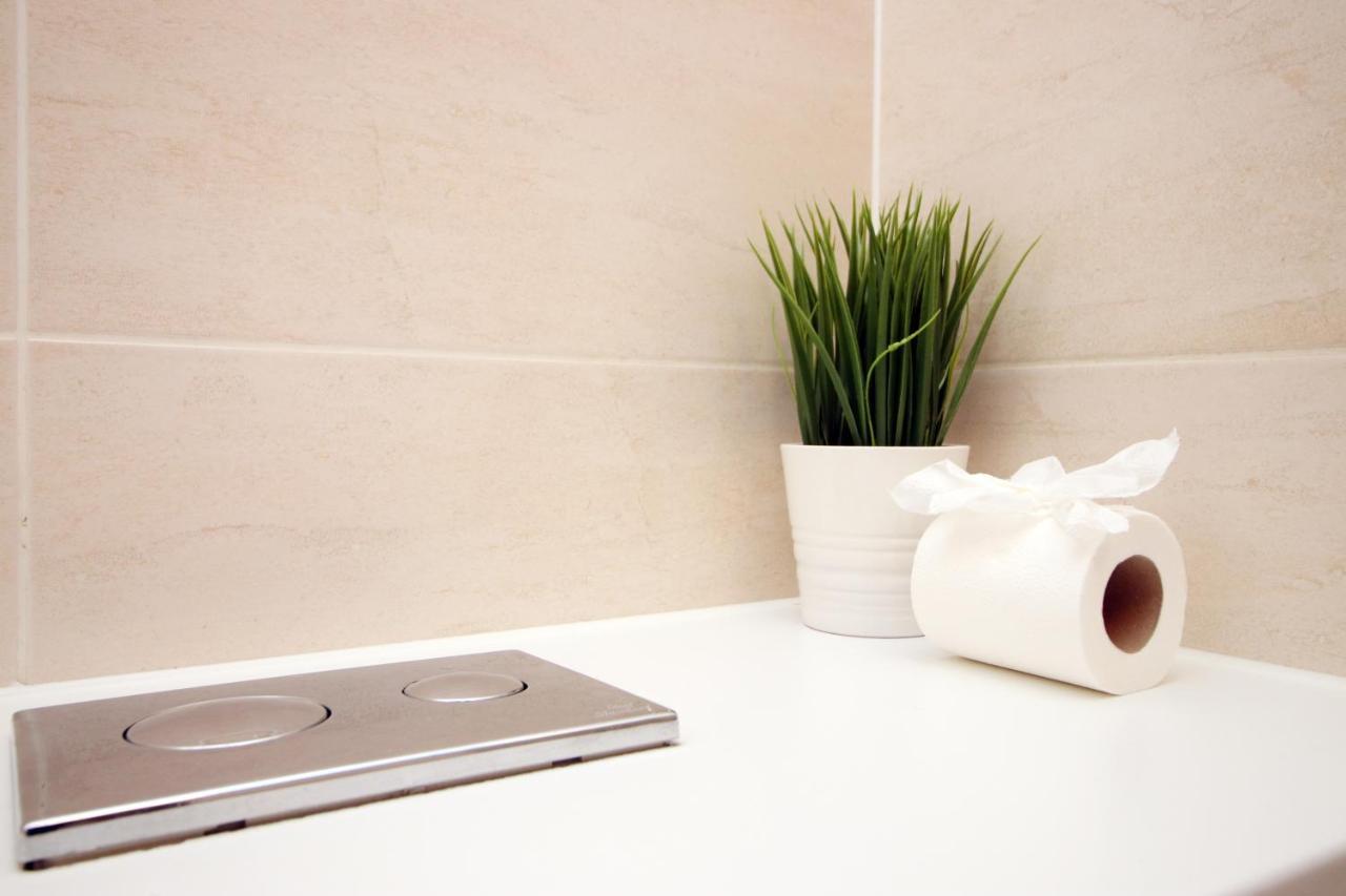 No 2 Under The Clock By Ssw - 2Br, Right In The City Centre, Sleeps 6 Κάρντιφ Εξωτερικό φωτογραφία