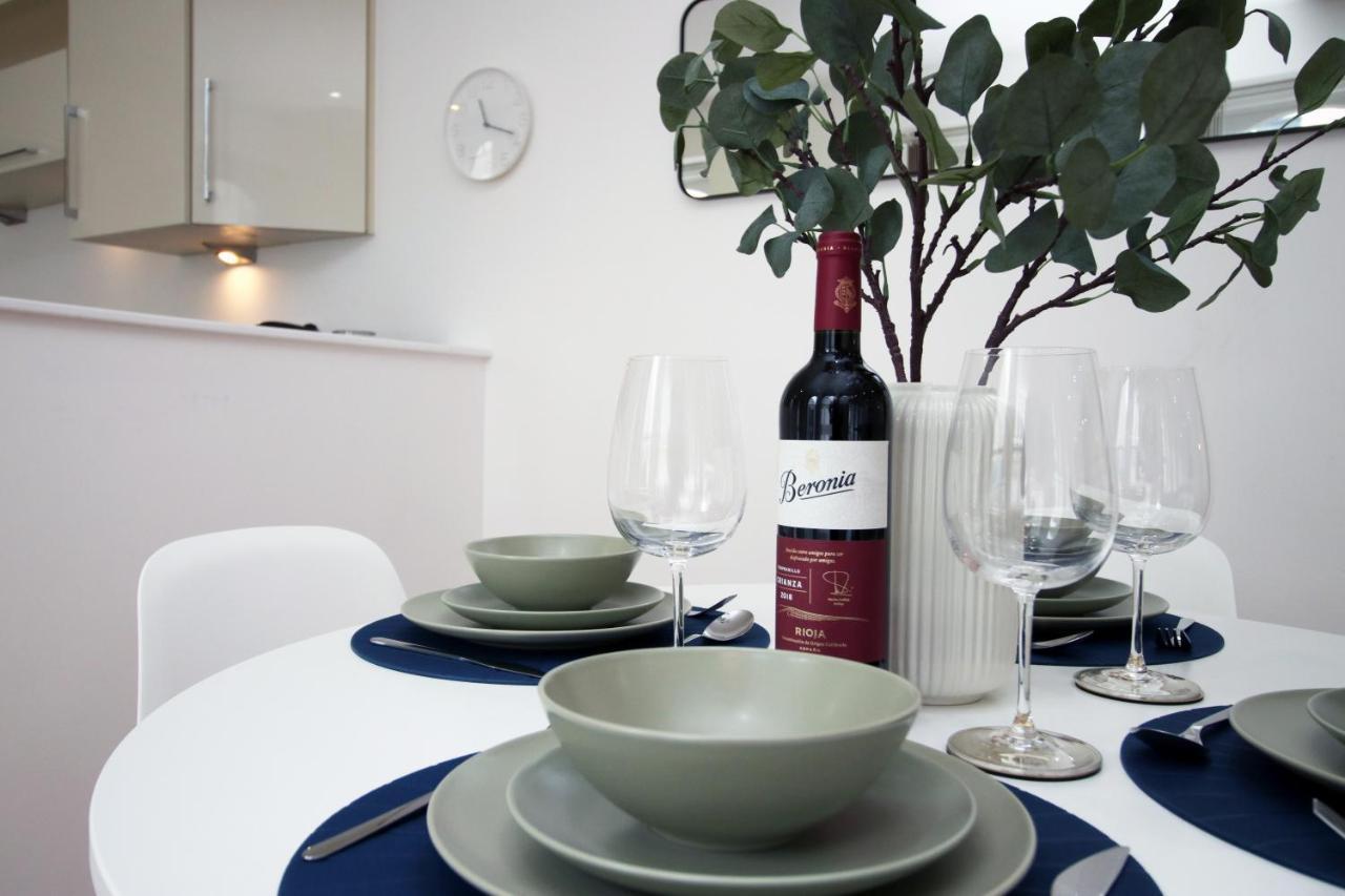 No 2 Under The Clock By Ssw - 2Br, Right In The City Centre, Sleeps 6 Κάρντιφ Εξωτερικό φωτογραφία
