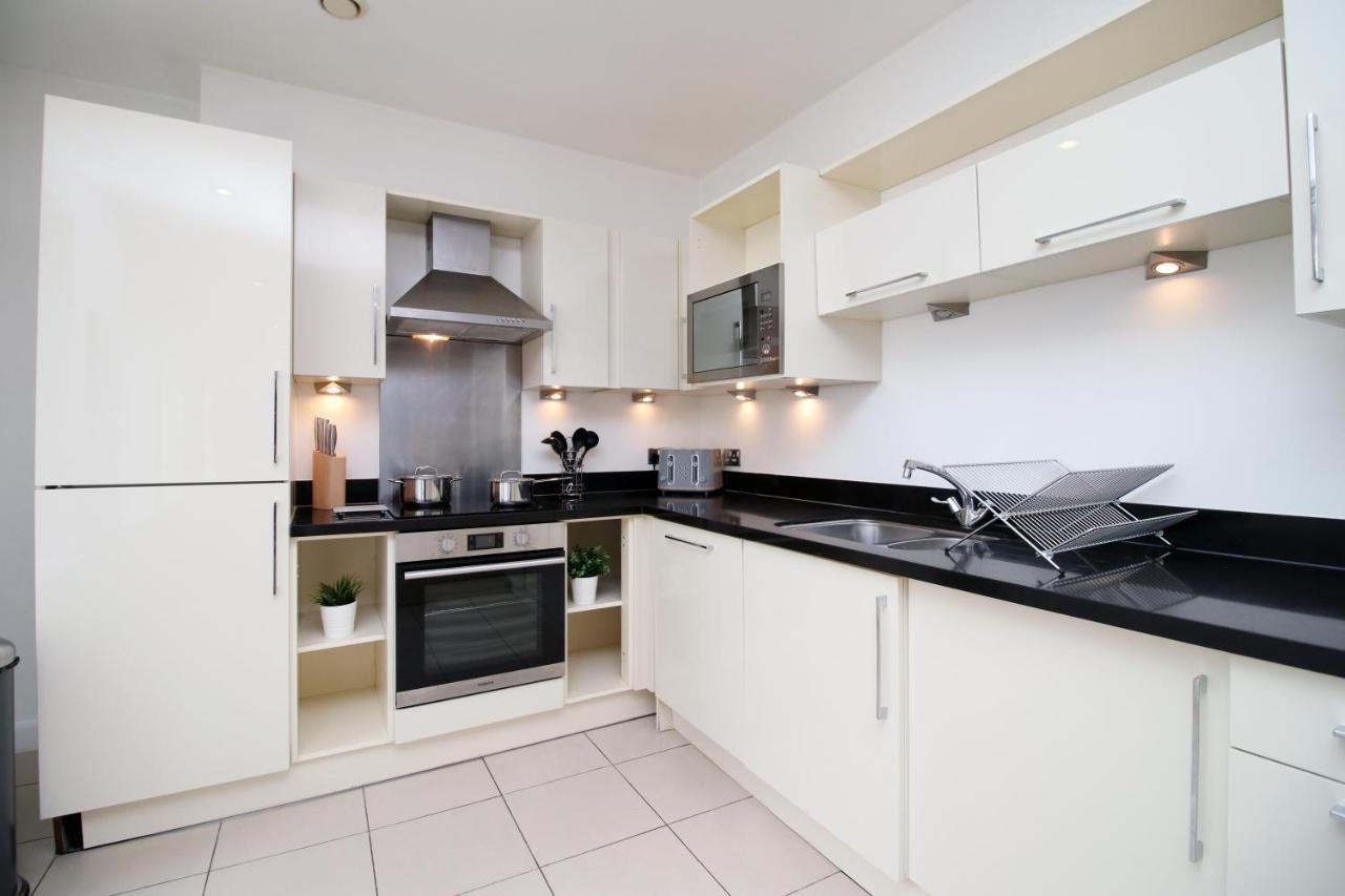 No 2 Under The Clock By Ssw - 2Br, Right In The City Centre, Sleeps 6 Κάρντιφ Εξωτερικό φωτογραφία