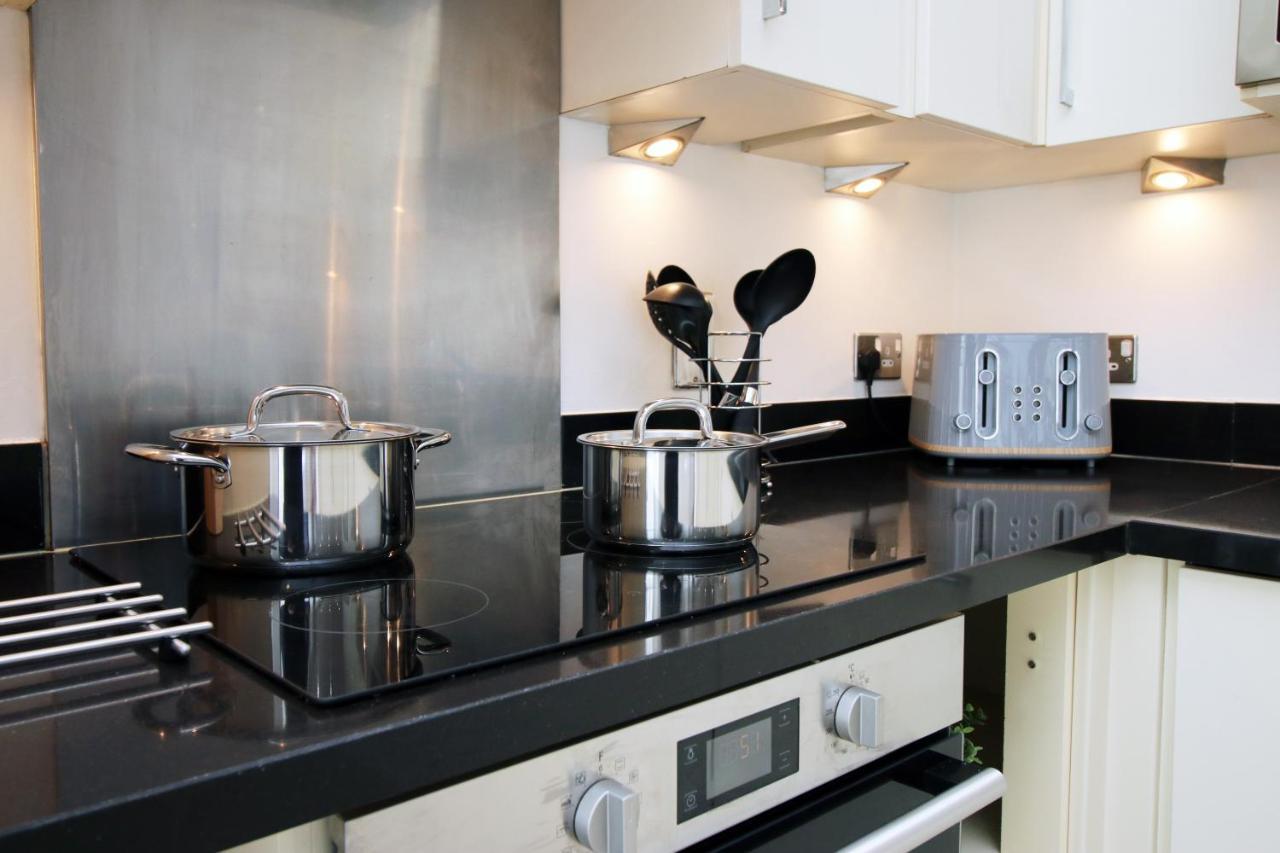 No 2 Under The Clock By Ssw - 2Br, Right In The City Centre, Sleeps 6 Κάρντιφ Εξωτερικό φωτογραφία